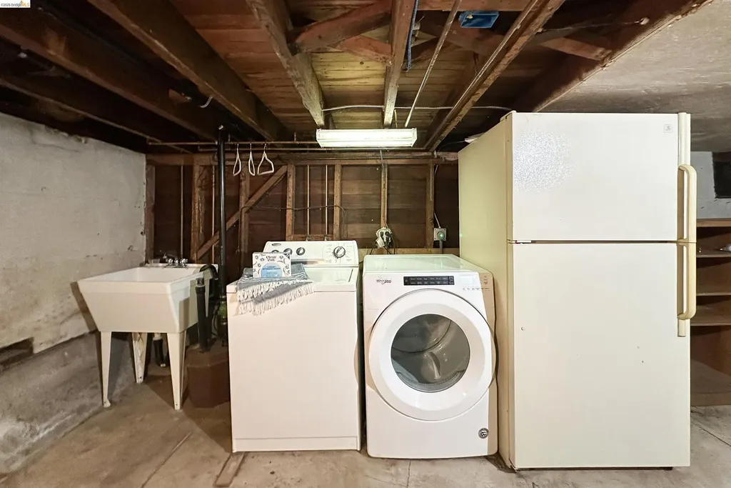 7848 Hillmont Drive Oakland CA 94605
