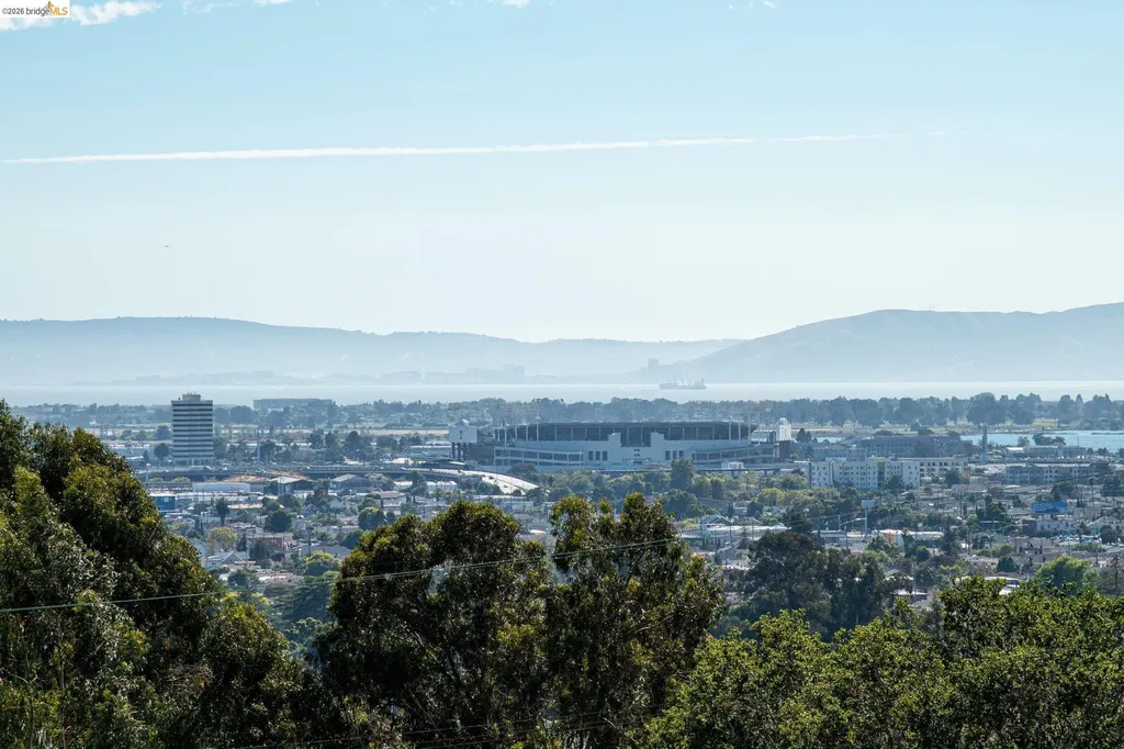 7848 Hillmont Drive Oakland CA 94605