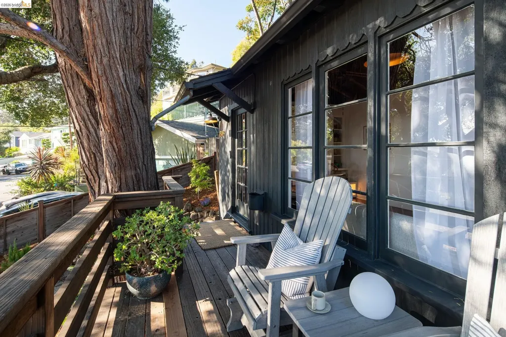 7848 Hillmont Drive Oakland CA 94605