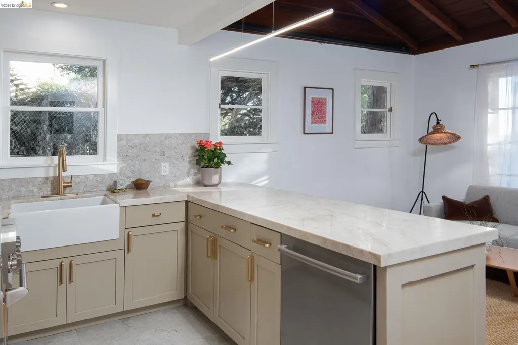 7848 Hillmont Drive Oakland CA 94605