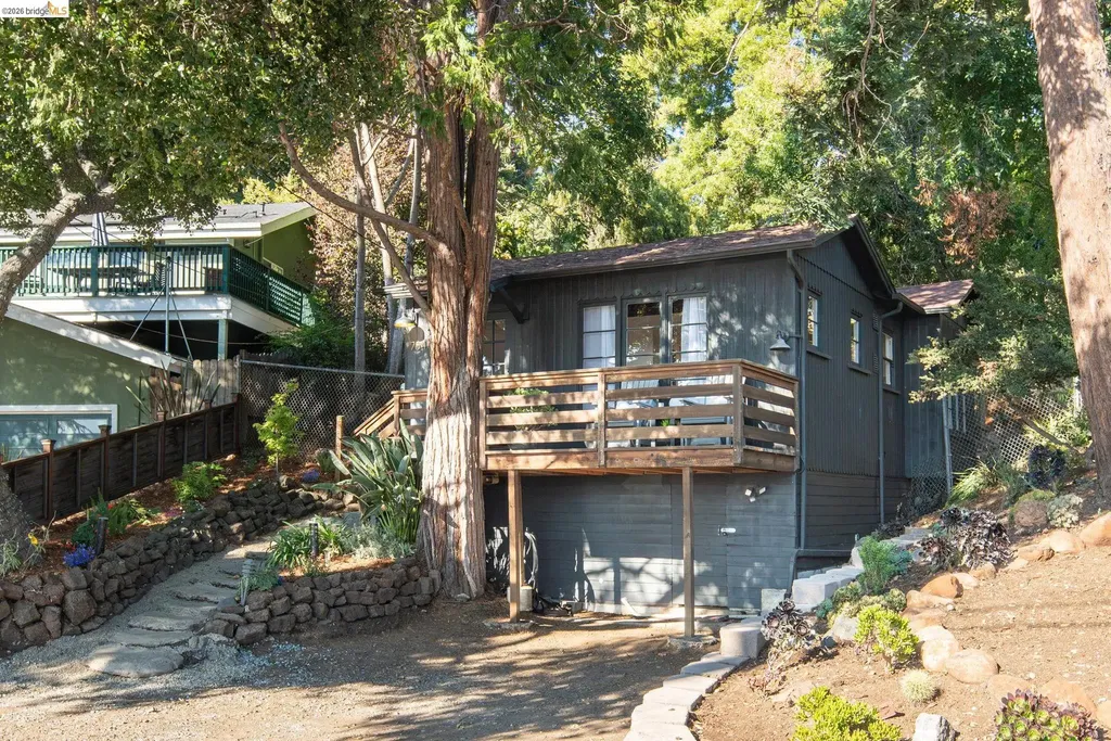 7848 Hillmont Drive Oakland CA 94605