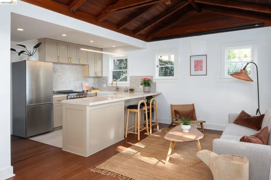 7848 Hillmont Drive Oakland CA 94605