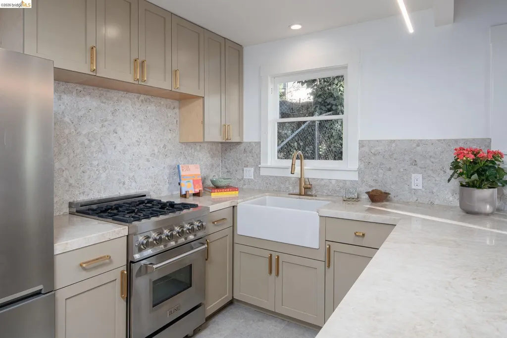 7848 Hillmont Drive Oakland CA 94605