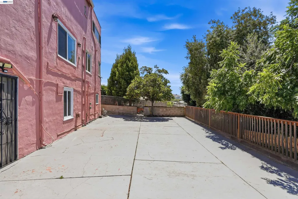 2546 Truman Avenue Oakland CA 94605