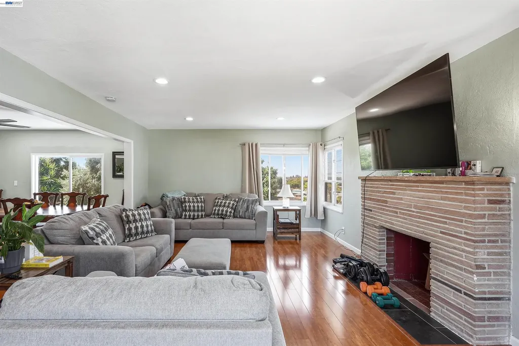 2546 Truman Avenue Oakland CA 94605