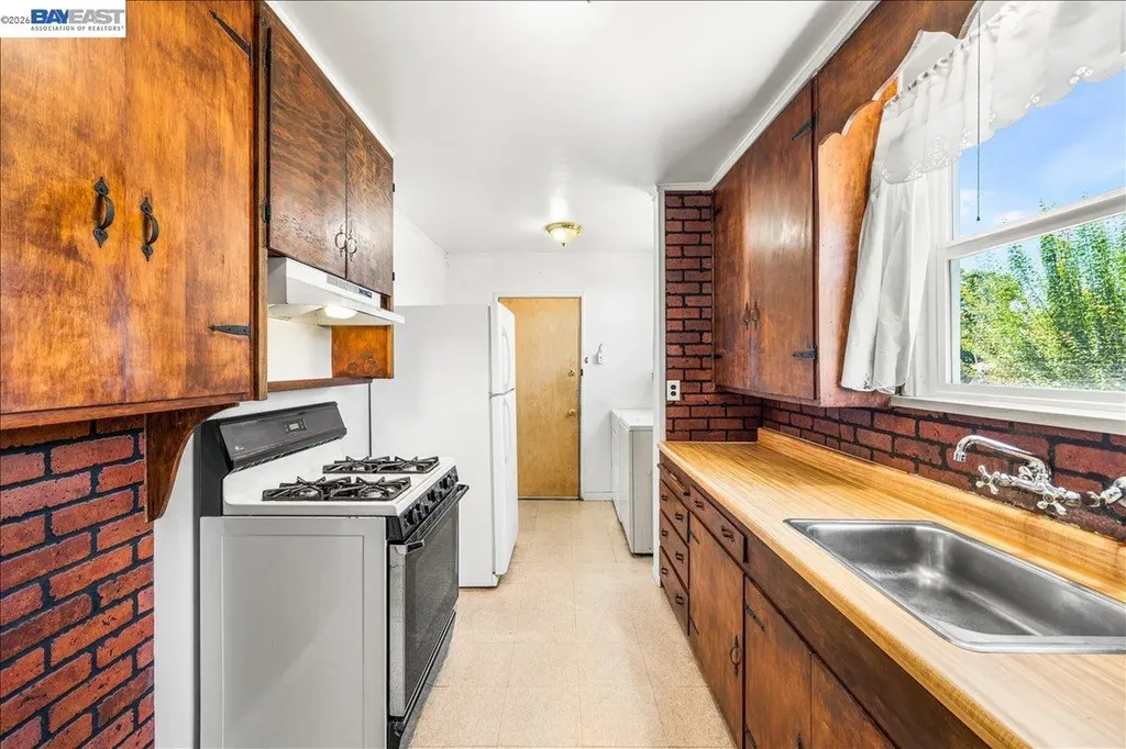 1462 155th Avenue Ashland CA 94578