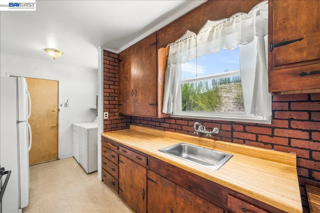 1462 155th Avenue Ashland CA 94578