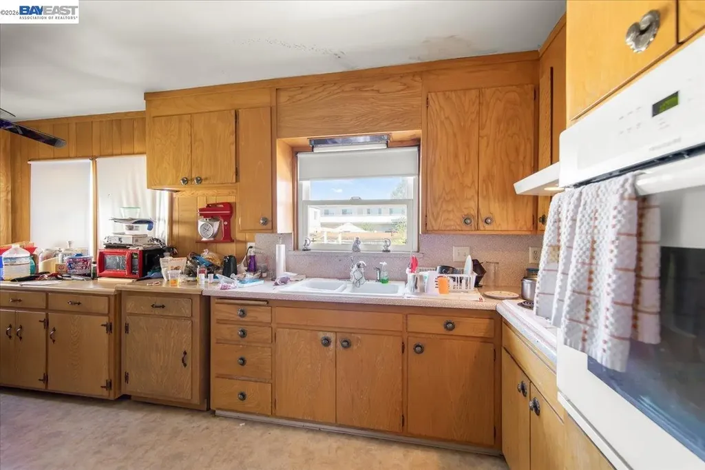 22071 Montgomery Street Hayward CA 94541