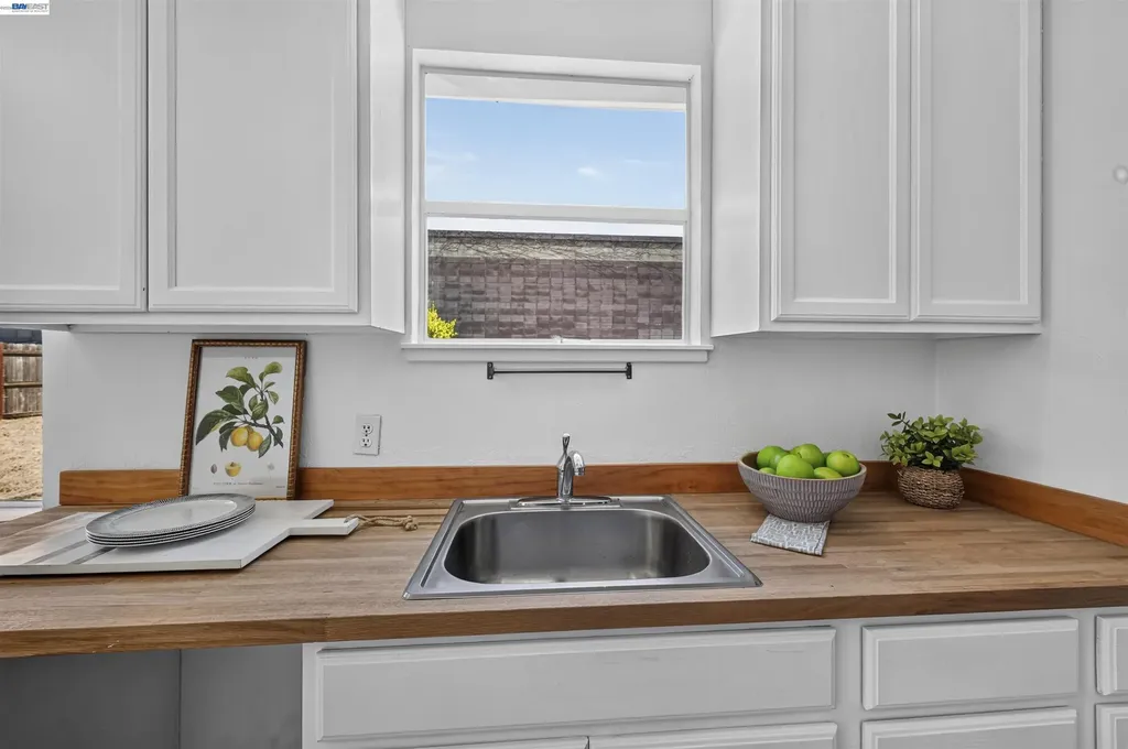 14326 Bradley Street San Leandro CA 94579
