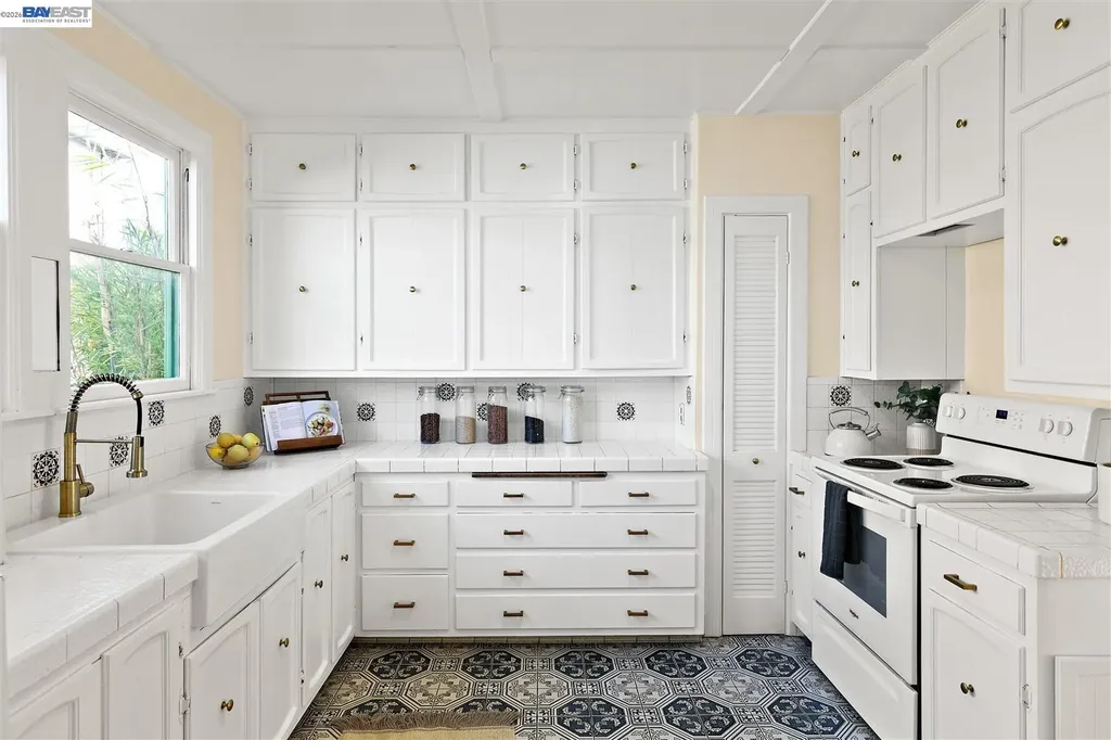 2801 Clay Street Alameda CA 94501