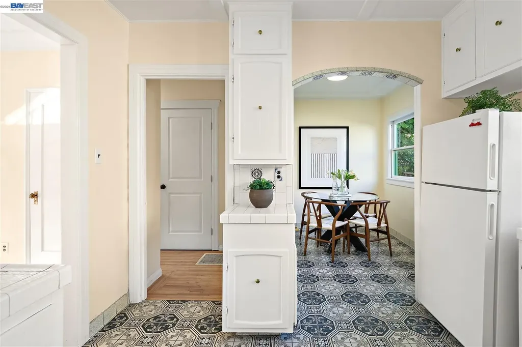 2801 Clay Street Alameda CA 94501