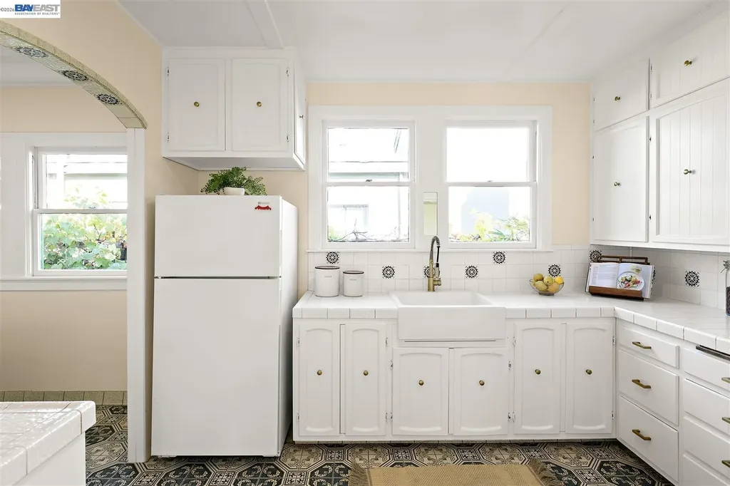 2801 Clay Street Alameda CA 94501