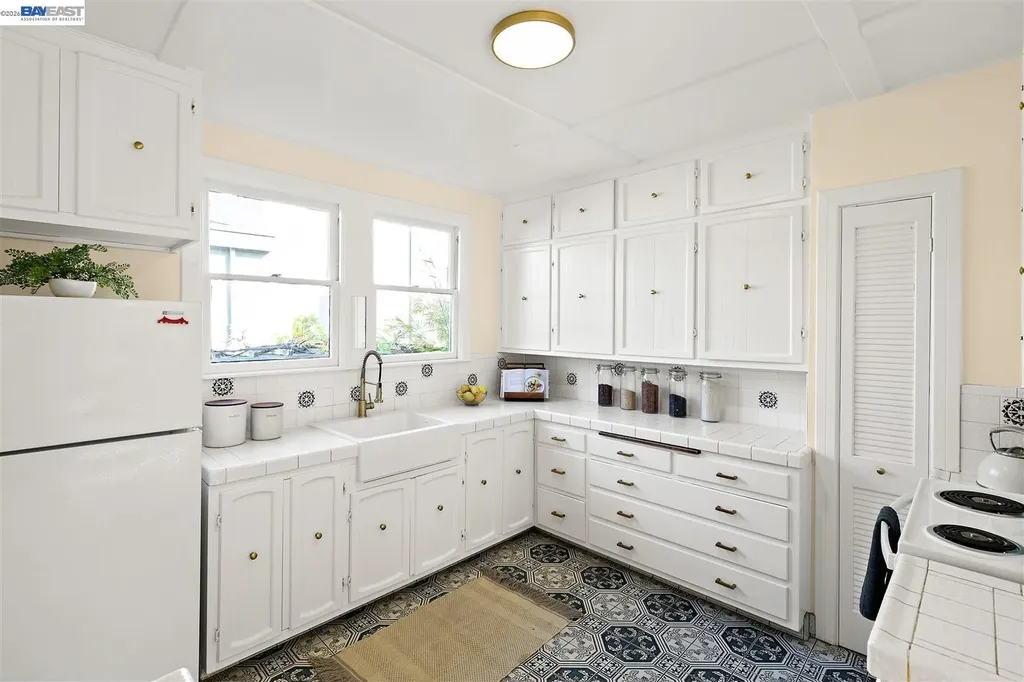 2801 Clay Street Alameda CA 94501