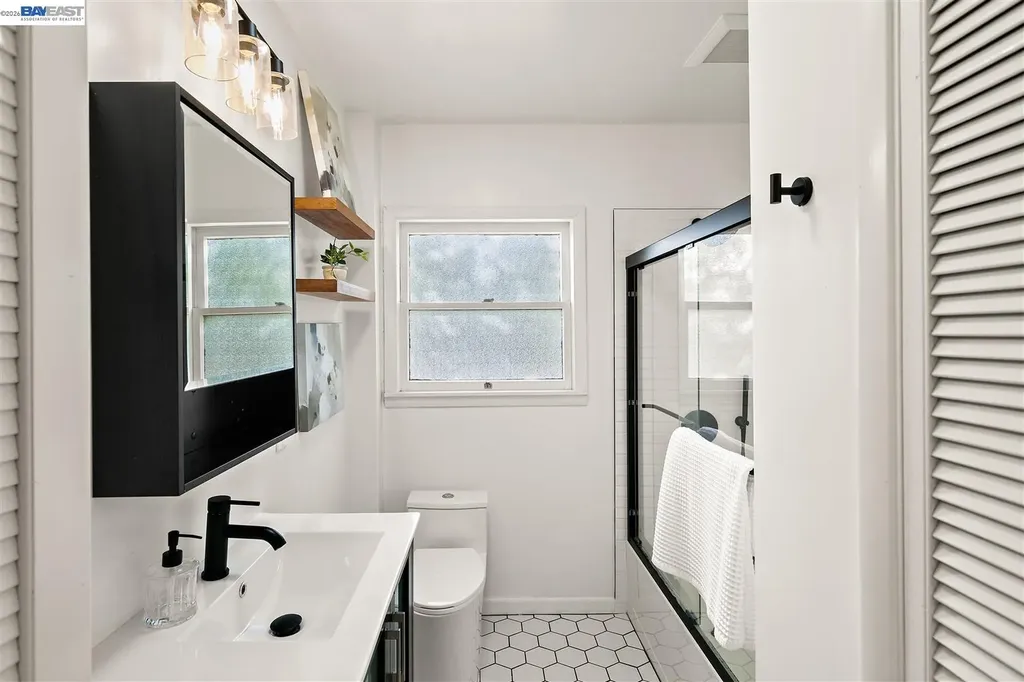 2801 Clay Street Alameda CA 94501