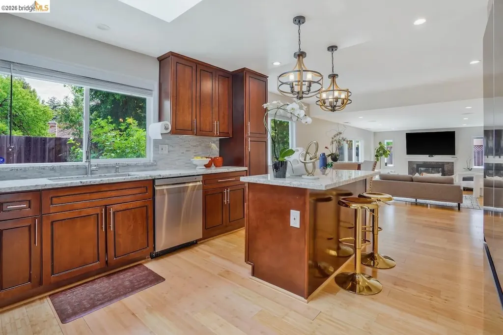 2198 La Orinda Concord CA 94518