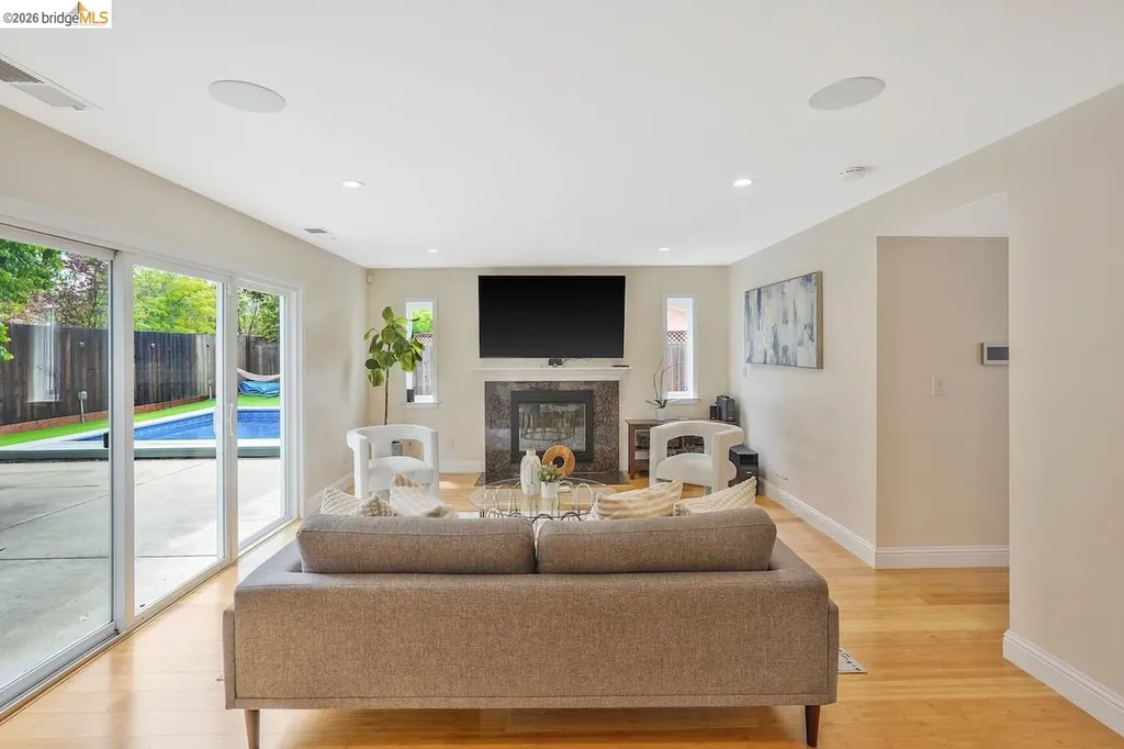 2198 La Orinda Concord CA 94518