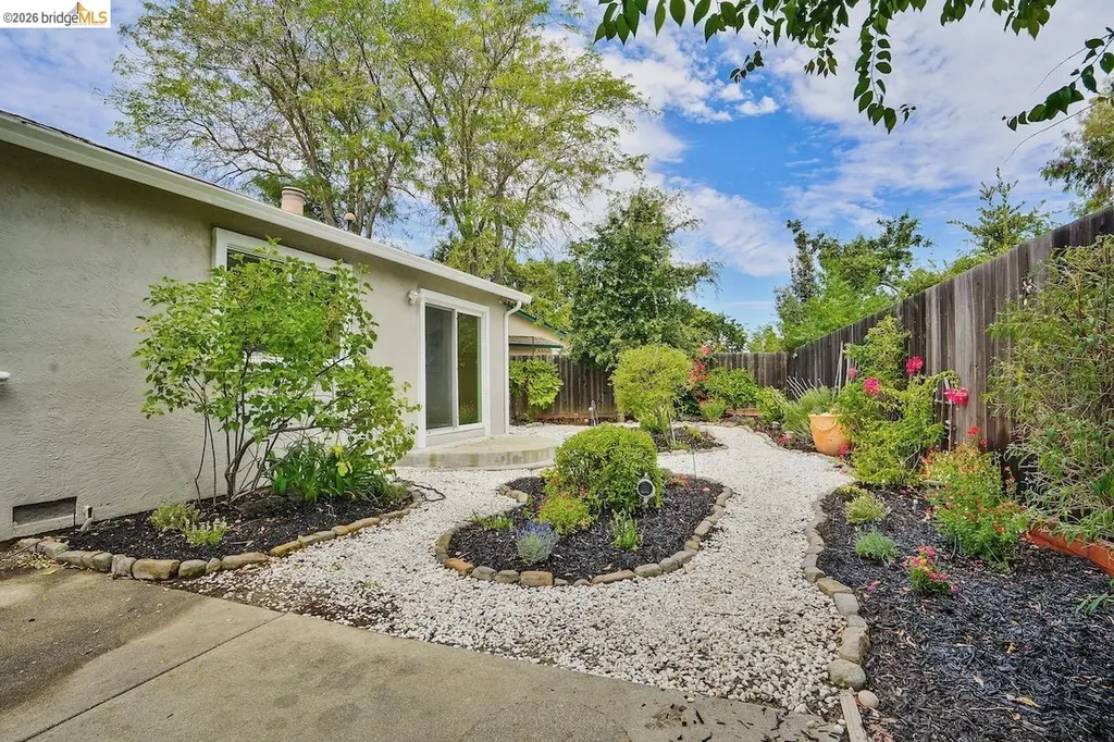 2198 La Orinda Concord CA 94518