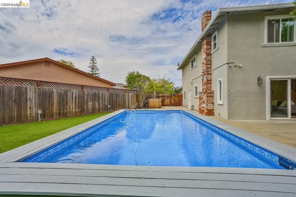 2198 La Orinda Concord CA 94518