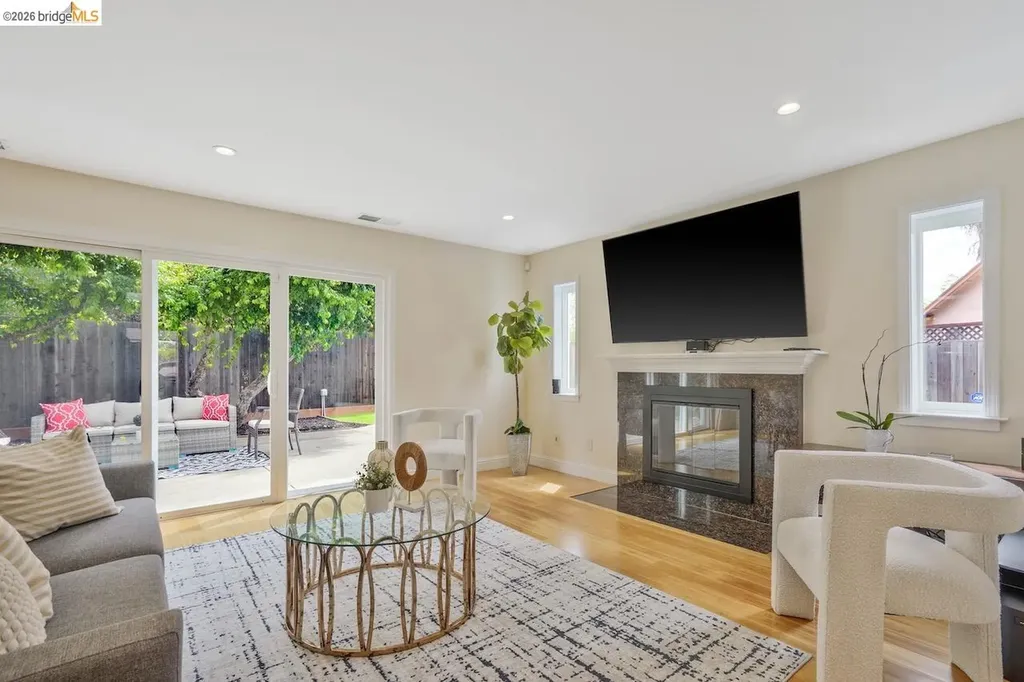 2198 La Orinda Concord CA 94518
