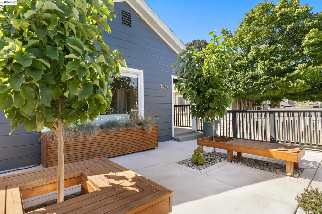 3954 Forest Hill Avenue Oakland CA 94602