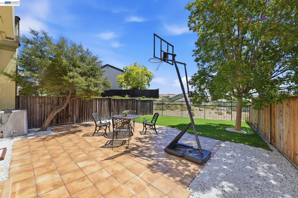 22024 Lyndon Loop Castro Valley CA 94552
