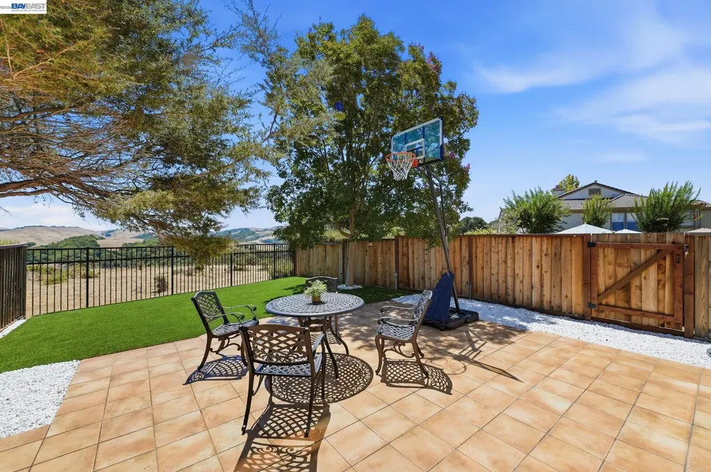22024 Lyndon Loop Castro Valley CA 94552