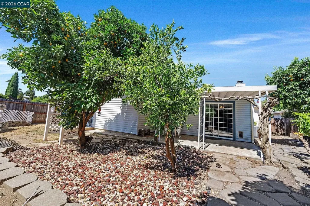 552 Redwood Drive Vacaville CA 95687