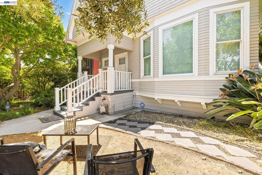 2207 21st Street Oakland CA 94606