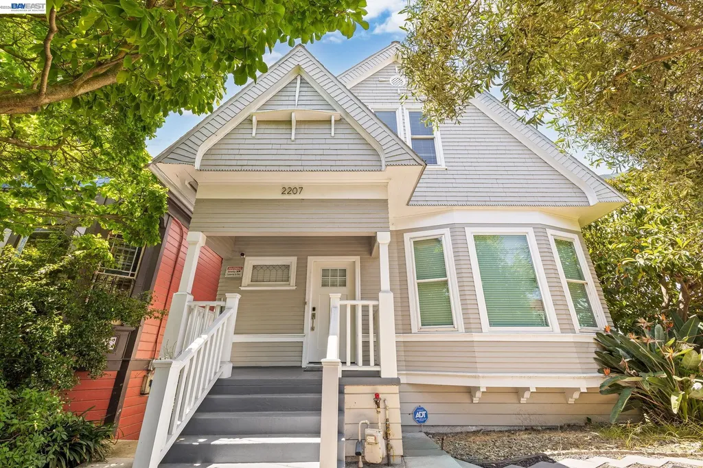 2207 21st Street Oakland CA 94606