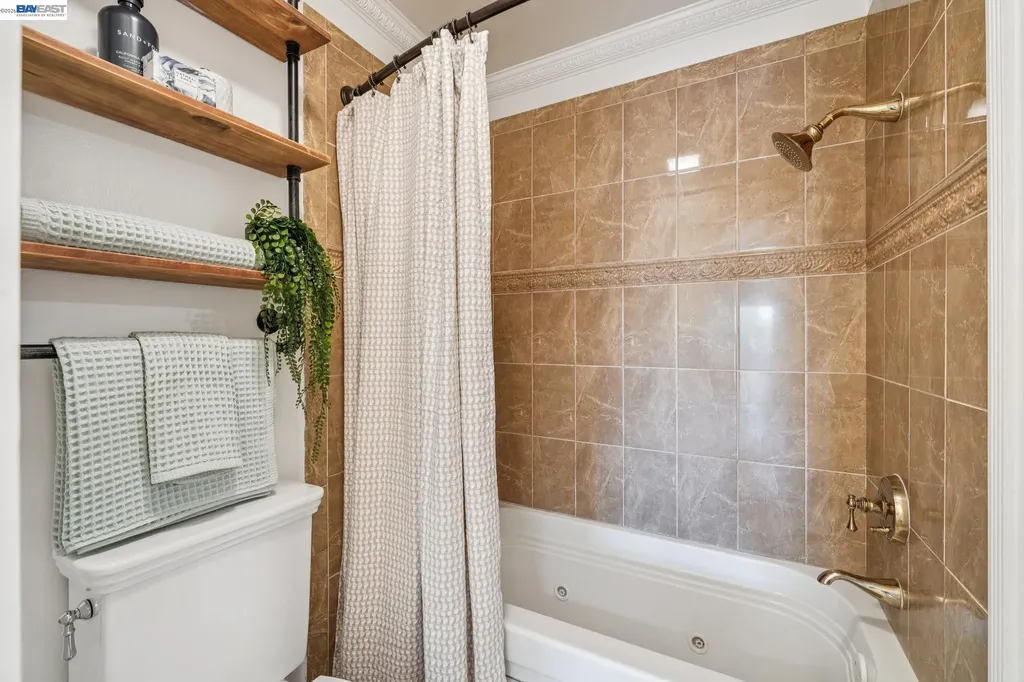 2101 Shoreline Drive Alameda CA 94501