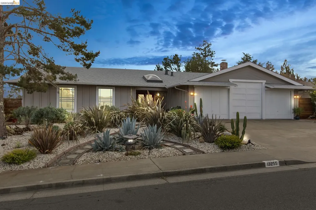 13255 Clairepointe Way Oakland CA 94619