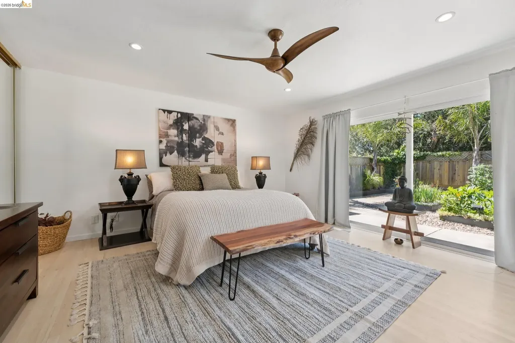 13255 Clairepointe Way Oakland CA 94619