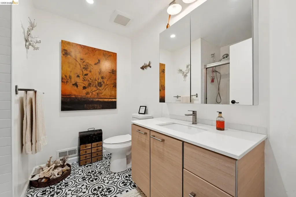 13255 Clairepointe Way Oakland CA 94619