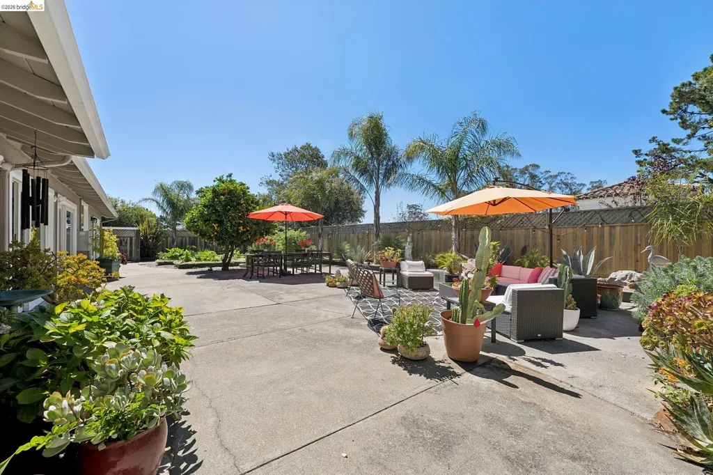 13255 Clairepointe Way Oakland CA 94619