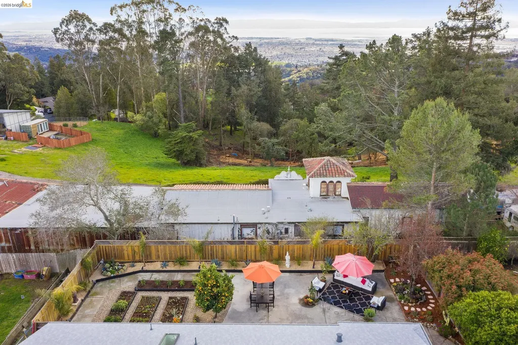 13255 Clairepointe Way Oakland CA 94619