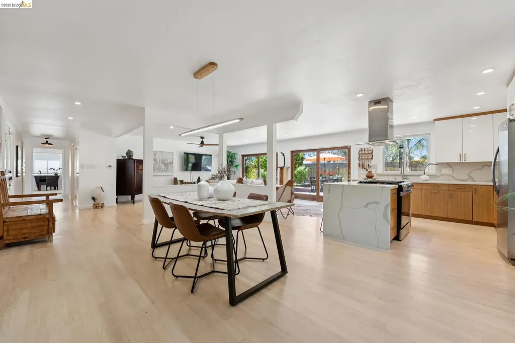13255 Clairepointe Way Oakland CA 94619