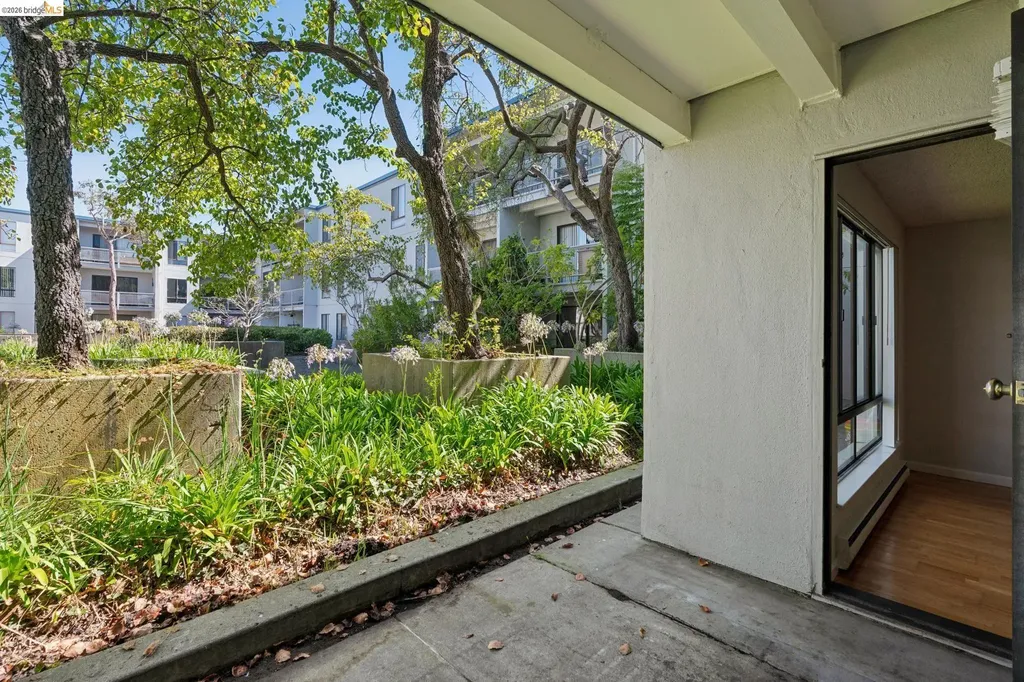 9 Commodore Drive Emeryville CA 94608