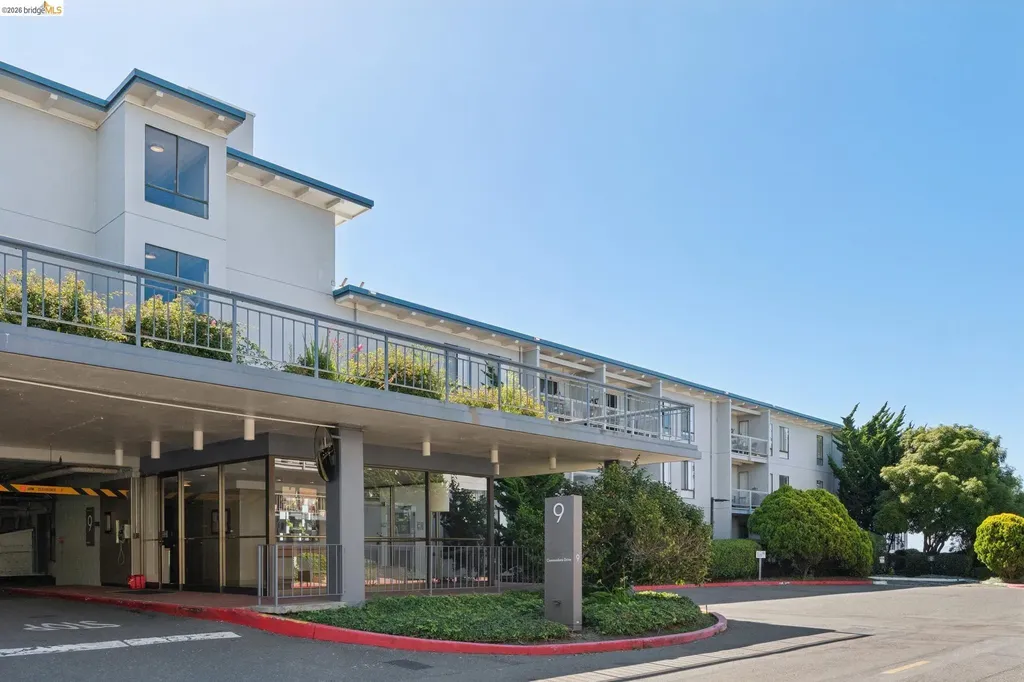 9 Commodore Drive Emeryville CA 94608
