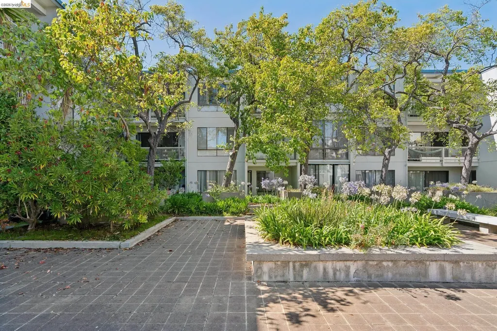 9 Commodore Drive Emeryville CA 94608