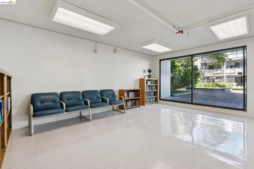 9 Commodore Drive Emeryville CA 94608