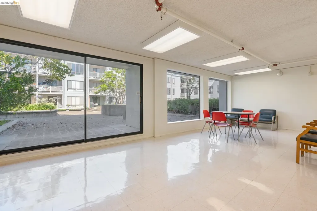 9 Commodore Drive Emeryville CA 94608