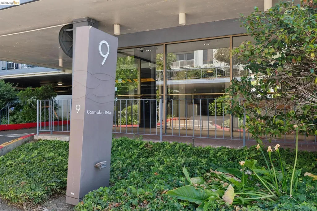 9 Commodore Drive Emeryville CA 94608