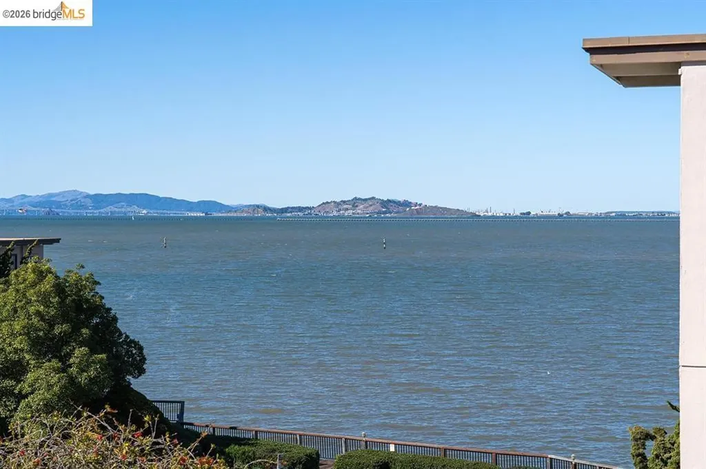 9 Commodore Drive Emeryville CA 94608