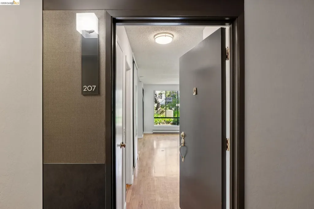 9 Commodore Drive Emeryville CA 94608
