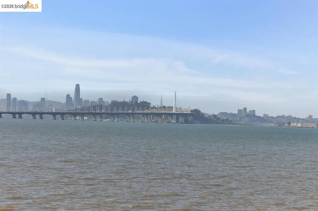 9 Commodore Drive Emeryville CA 94608