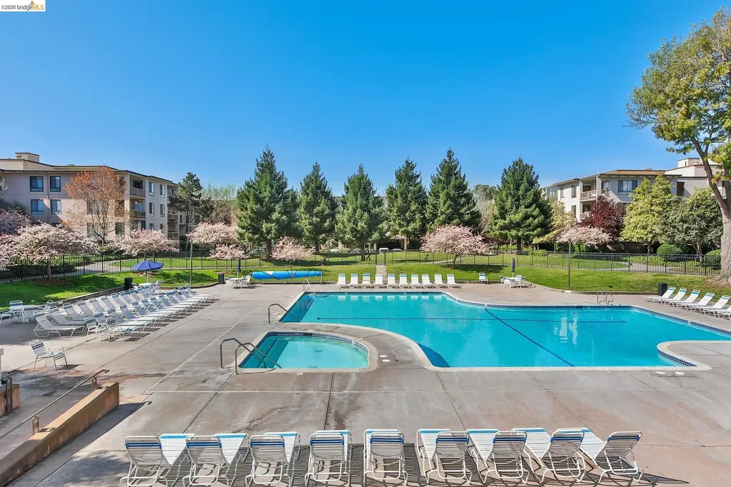 9 Commodore Drive Emeryville CA 94608