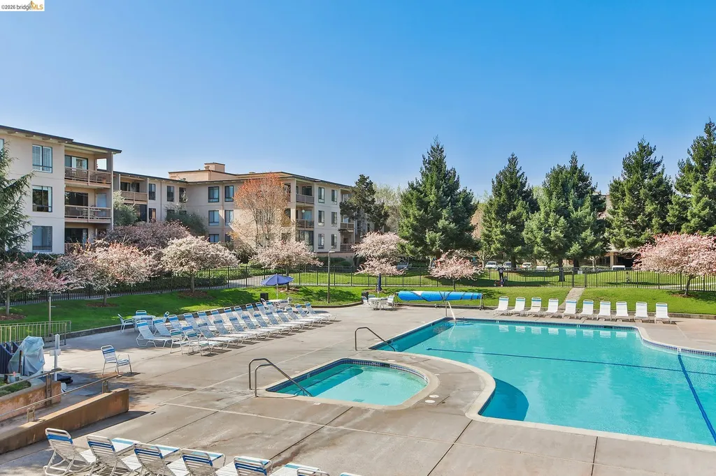 9 Commodore Drive Emeryville CA 94608
