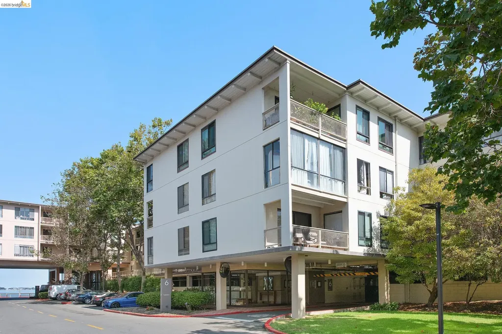 9 Commodore Drive Emeryville CA 94608