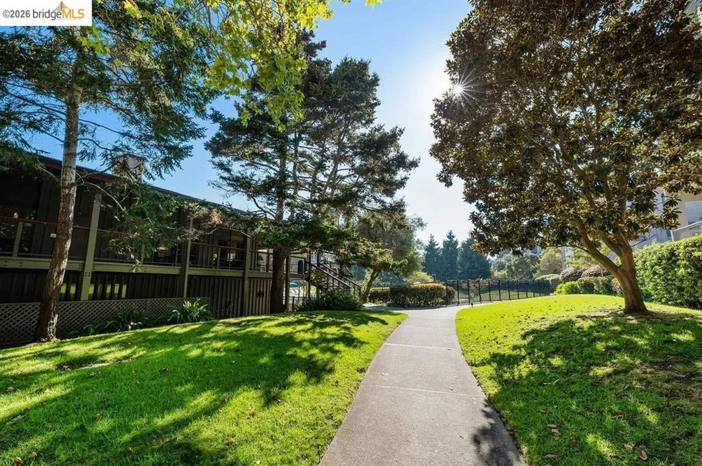 9 Commodore Drive Emeryville CA 94608