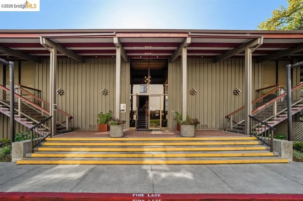 9 Commodore Drive Emeryville CA 94608